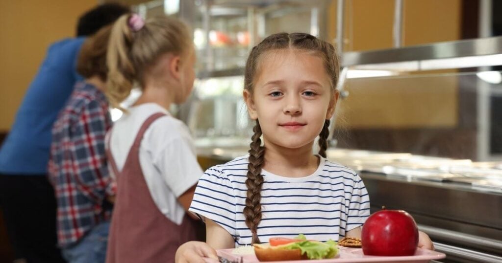school lunch kids